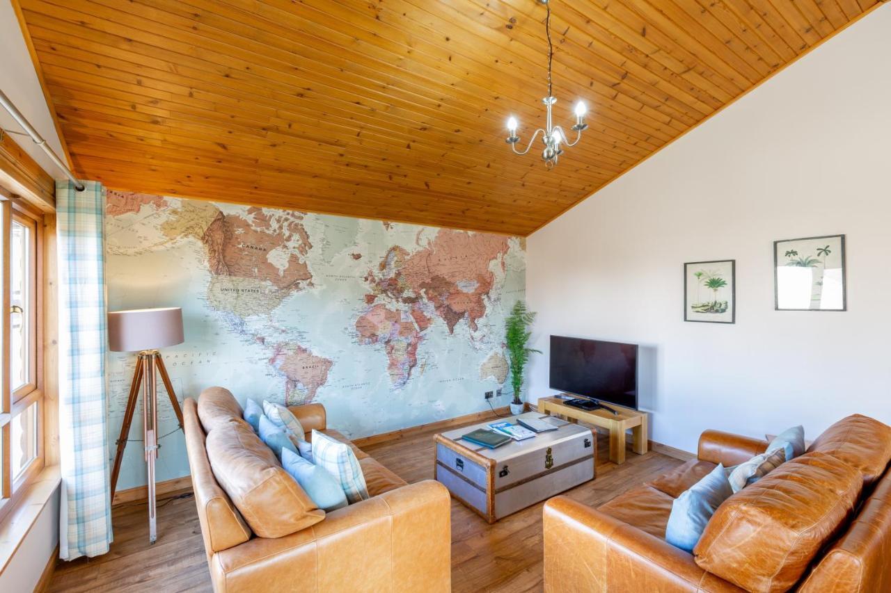 Douglas Fir Lodge With Hot Tub Near Cupar Fife Luthrie ภายนอก รูปภาพ