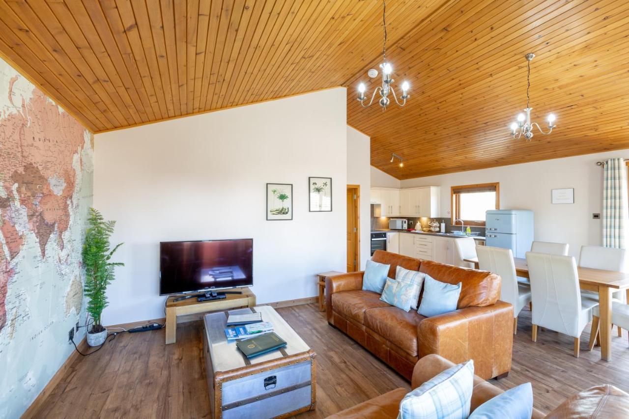 Douglas Fir Lodge With Hot Tub Near Cupar Fife Luthrie ภายนอก รูปภาพ