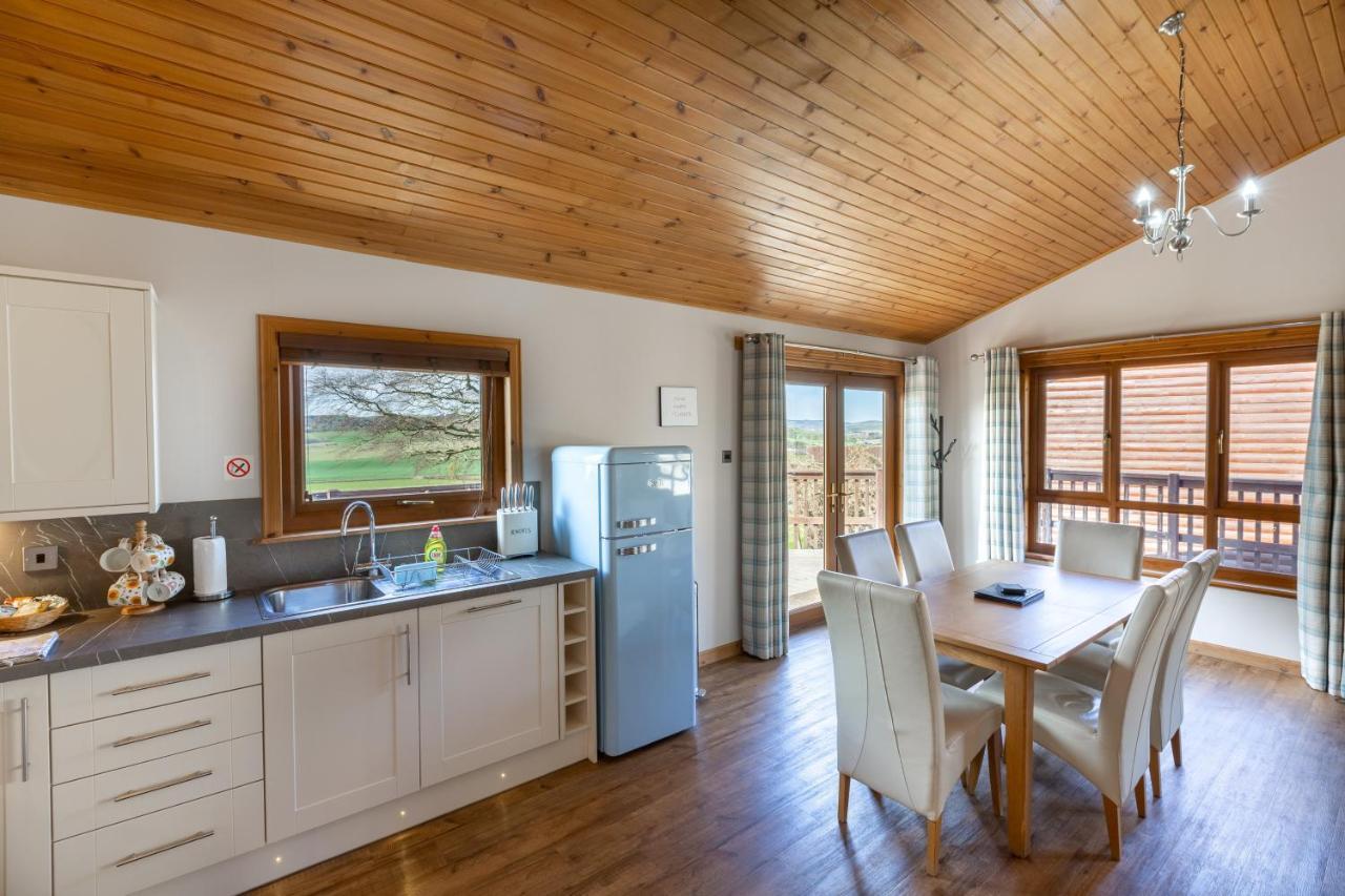 Douglas Fir Lodge With Hot Tub Near Cupar Fife Luthrie ภายนอก รูปภาพ