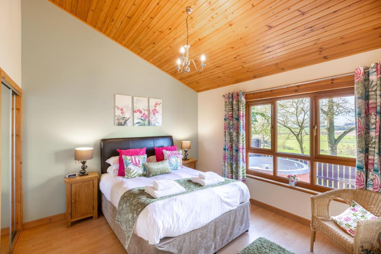 Douglas Fir Lodge With Hot Tub Near Cupar Fife Luthrie ภายนอก รูปภาพ