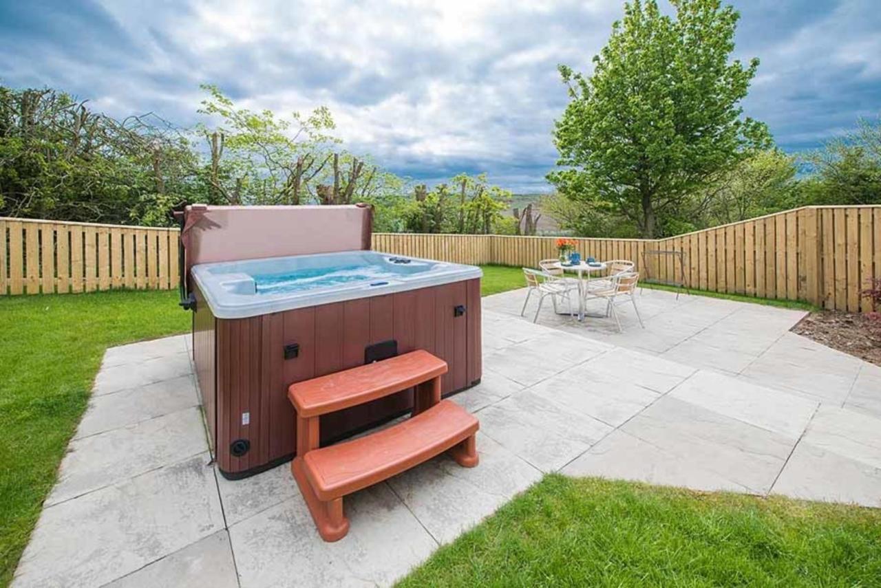 Douglas Fir Lodge With Hot Tub Near Cupar Fife Luthrie ภายนอก รูปภาพ